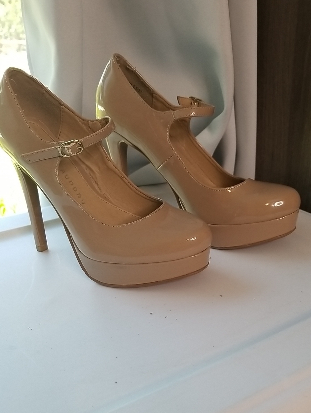 Chinese Laundry Tan Patent Leather Mary Jane Heels Size 6
